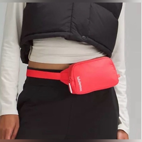 Lululemon Mini Belt Bag 0.7L NWT - Picture 10 of 13